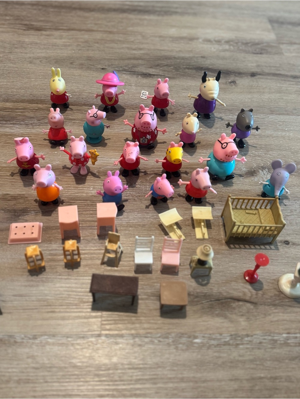 Peppa Pig Mini Figure/Accessory Playset with Pink, Red, Yellow & Blue Characters